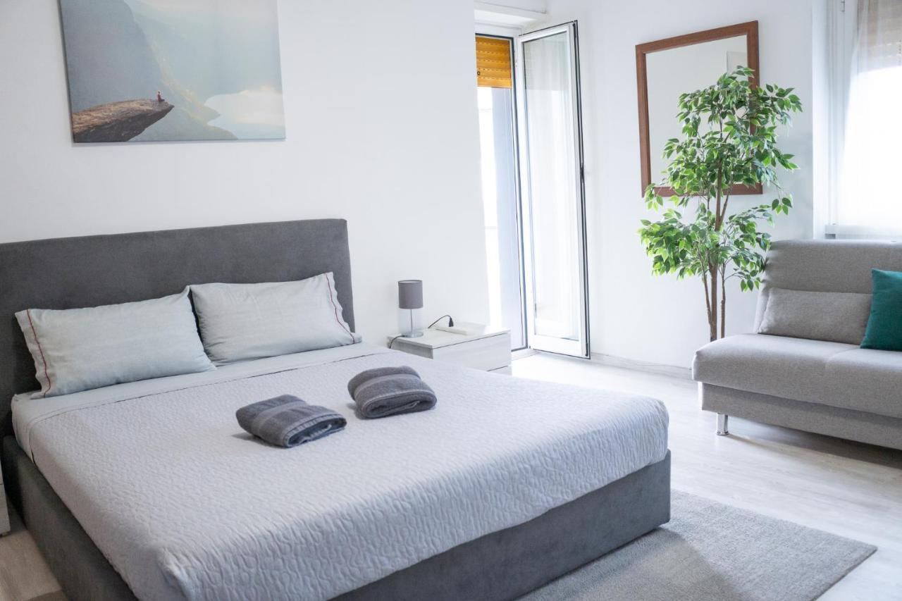 Nonna Pina Guest House Moderno Appartamento Vicino Metro AWifi,Netflix Rom Exteriör bild